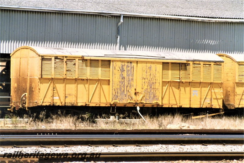 P19409
VF class 23263, yellow livery, extra side bracing on lower half of side, Avon yard, end and side view 
