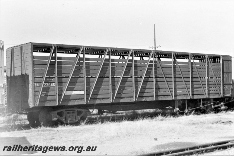 P19422
TA class 23646 bogie cattle wagon, brown livery, Midland, end and side view
