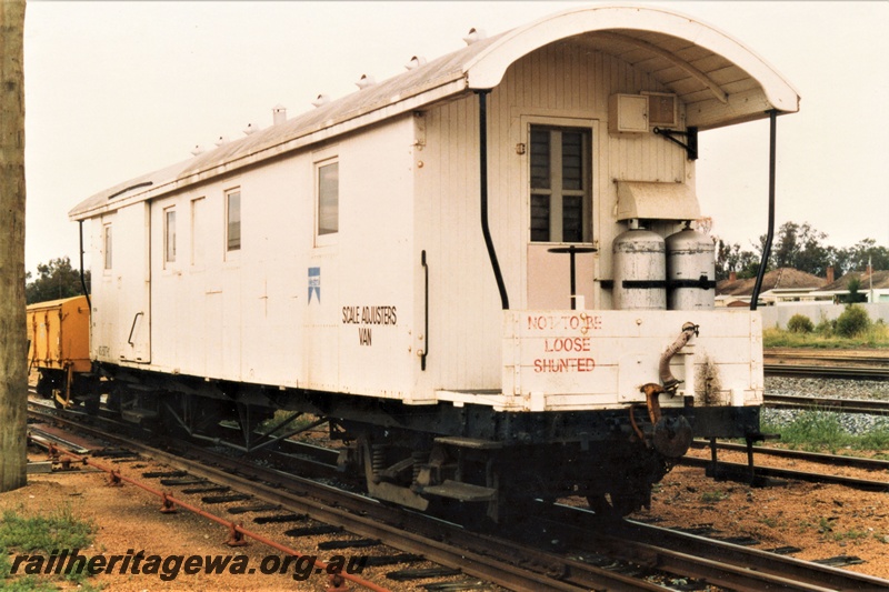 P19425
VS class 5077 Scale Adjusters Van, white livery, Pinjarra, SWR line, side and end view
