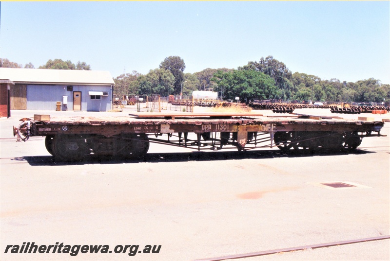 P19443
QRB class 11301 flat wagon, brown livery, Midland, side view
