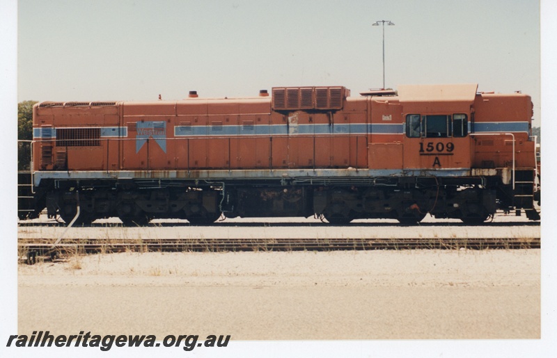 P19471
9 of 13 images of A class diesels en route to New Zealand, A class 1509, side view
