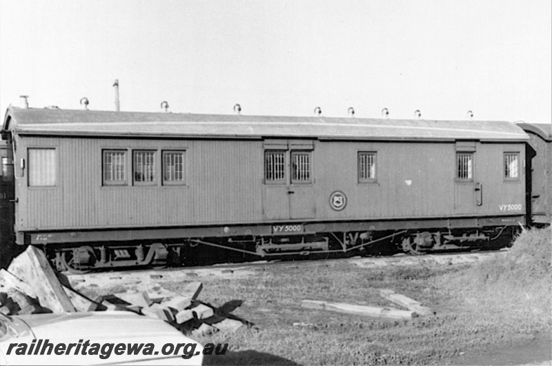 P19486
VY class 5000 bullion van, side view
