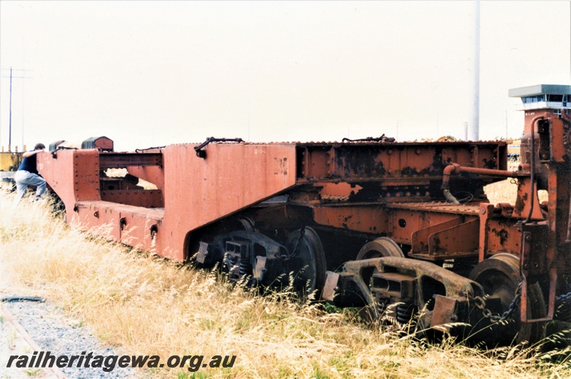 P19489
QY class 2300 trolley wagon, red livery, Robbs, side and end view
