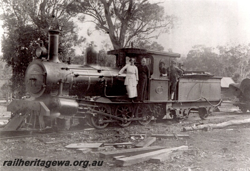 P19540
Ex WAGR A class 4, purchased by Buckingham's Mill in 1919 or 1920. Woman in black is Elizabeth Buckingham, widow/wife of Alexander Buckingham and mother of mill owners brothers James and Ernest. Woman in white probably the wife of James, Buckingham's Mill, front and side view. similar view to P4484
