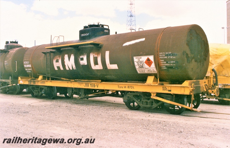 P19543
JIA class 159 V bogie tank wagon, black tank with 