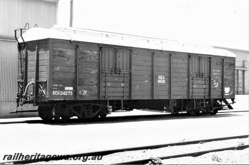 P19551
RCH class 24275 high sided grain wagon with a roof, brown livery with 