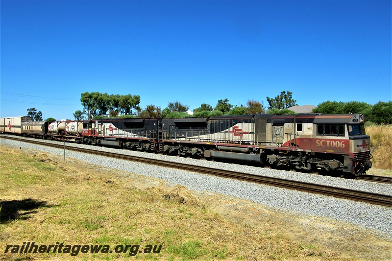 P19559
SCT class 006 double heads with SCT class 005 on a SCT freight train heading northwards through Hazelmere
