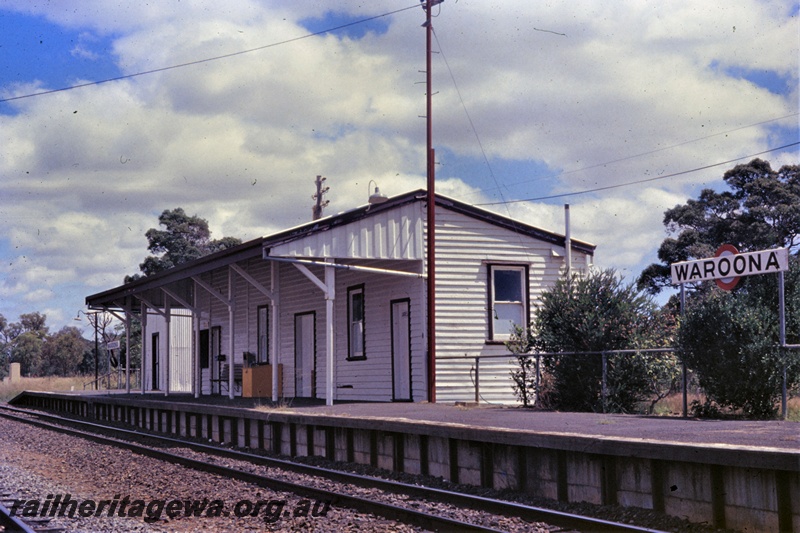 P19581
Station building, nameboard, Waroona, SWR line, trackside and end view
