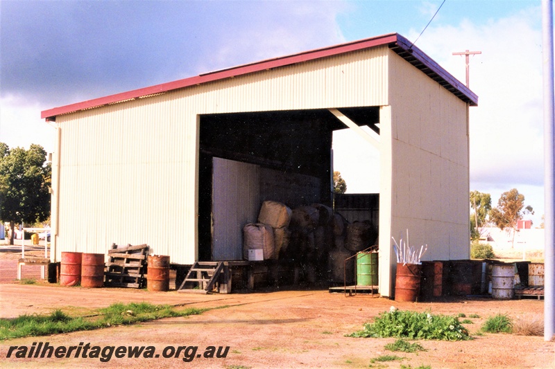 P19592
Goods shed, disused and being used as a recycling depot, Wyalkatchem, GM line end and side view.
