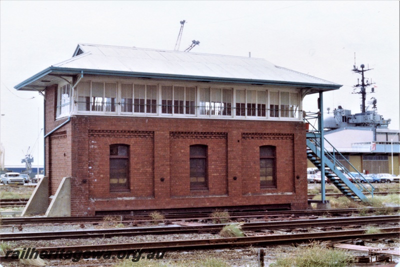 P19595
Signal box, 