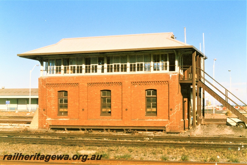 P19596
Signal box 