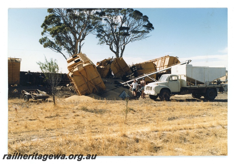 P19635
Derailment 68.259 km near Dudinin. VGA class wagons rolled over. NKM line.
