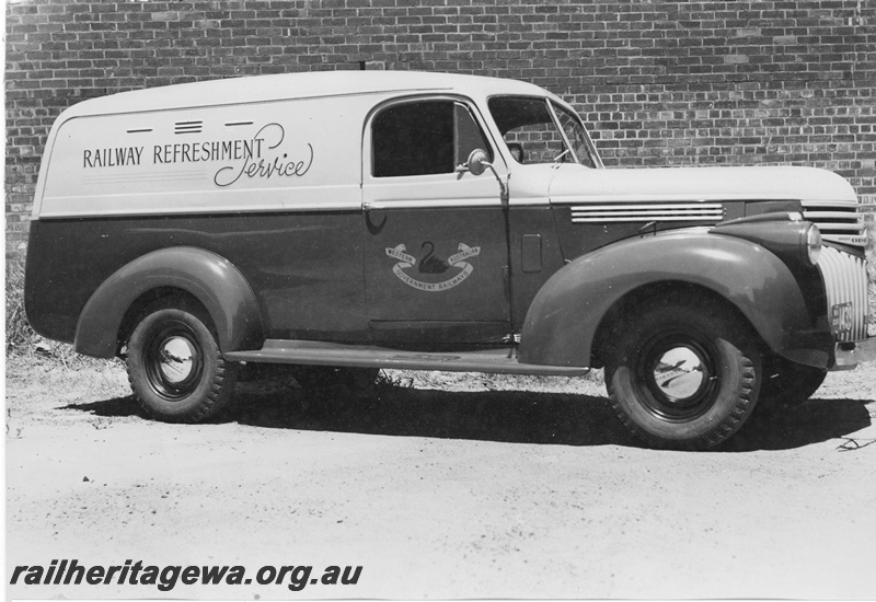 P19648
Railway Road Service 1946 Chevrolet van, 