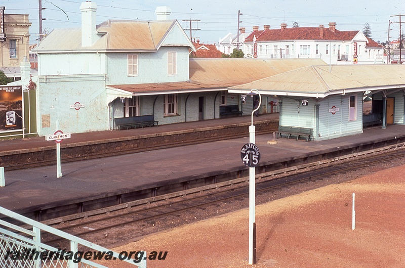 P19705
Station buildings, platforms, station nameboards, platform number signs, hotel in background, Claremont, ER line
