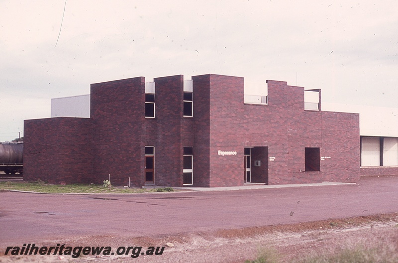 P19739
Station building, including booking and goods and parcels offices, Esperance, CE line
