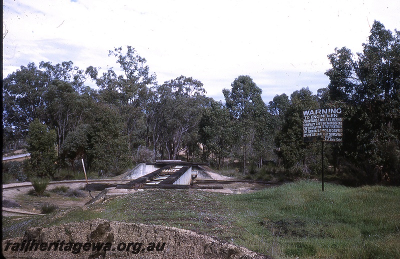 P19754
Turntable, warning notice to enginemen, bush setting, Koojedda, ER line
