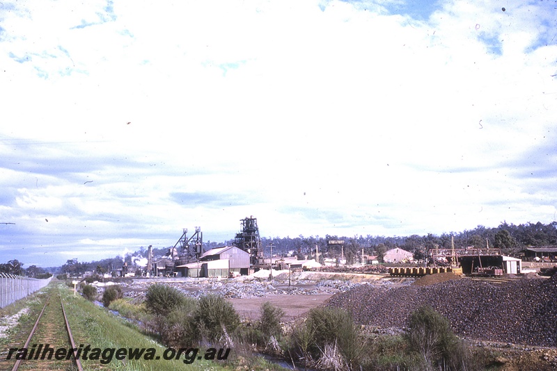 P19761
Iron works, rake of wagons, track, sheds, towers, conveyors, Wundowie, ER line
