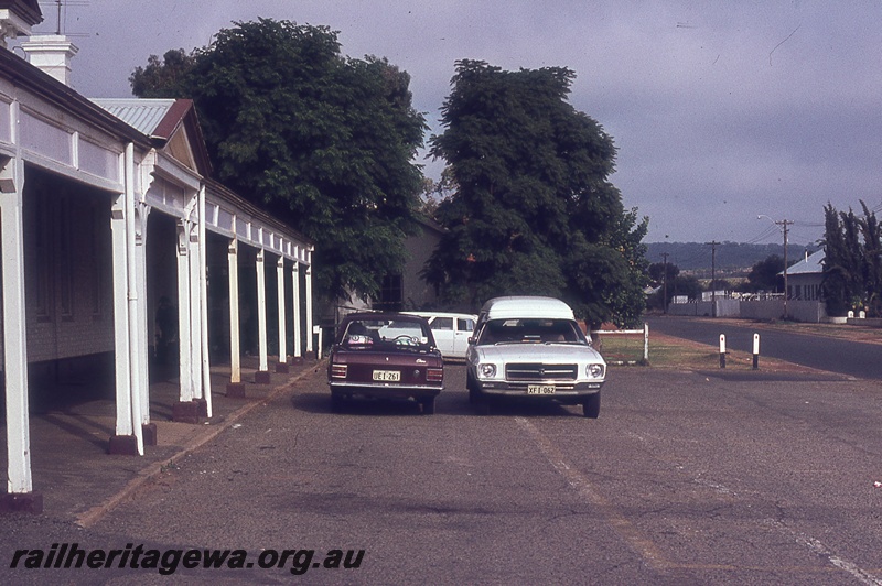 P19775
Faade of old station building, carpark, Northam ER line, view from carpark
