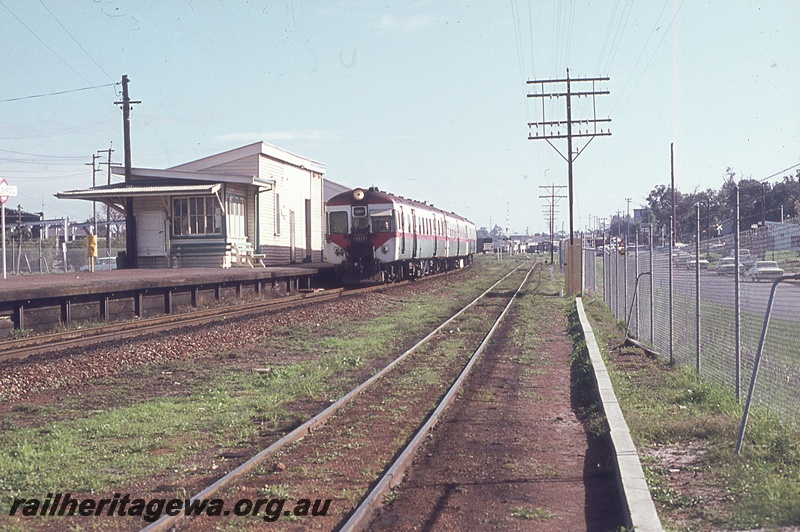 P19783
ADG class railcar leading a DMU set, standing at station, platform, station buildings, tracks, Welshpool, SWR line
