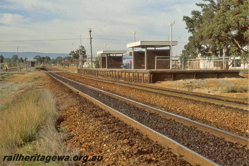 P19788
Platform, shelters, level crossing, tracks, Kenwick, SWR line, track level view
