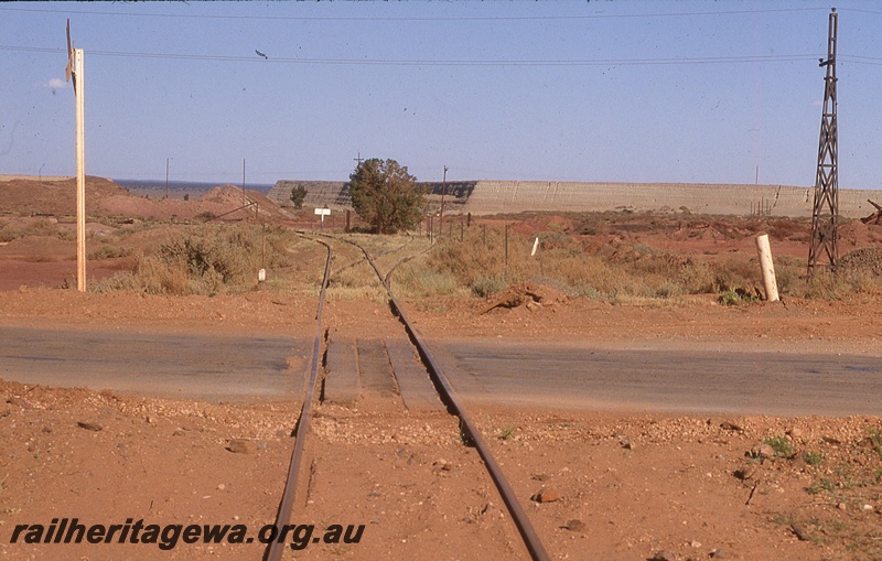 P19809
Branch line to Lakeside, level crossing, tracks, B line
