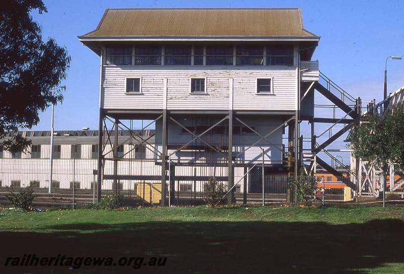 P19815
Signal box, railcar shed, pedestrian footbridge, tracks, Claisebrook, ER line, side on view
