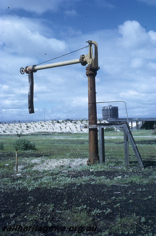 P19861
Water column, East Perth, ER line, close up view
