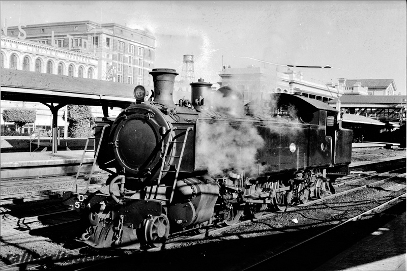 P19881
DD class 594 at Perth station. Boans Building in background. ER line.
