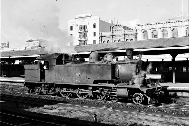P19884
DS class 379 at Perth Station. Imperial Hotel and Boans building in background. ER line.
