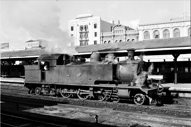 P19884
DS class 379 at Perth Station. Imperial Hotel and Boans building in background. ER line.
