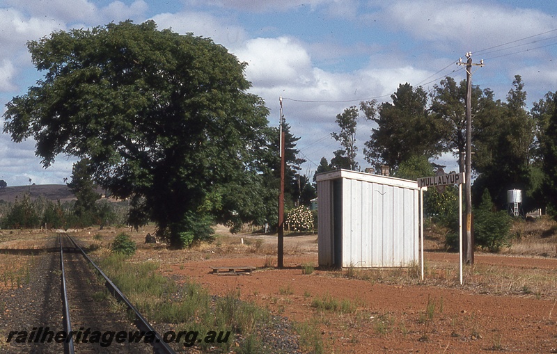 P19941
Station shed, track, station nameboard, Mullalyup, PP line
