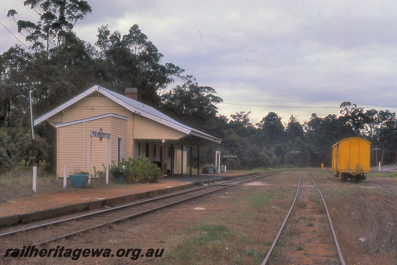 P19954
Station building, platform, station nameboards, tracks, van, Pemberton, PP line
