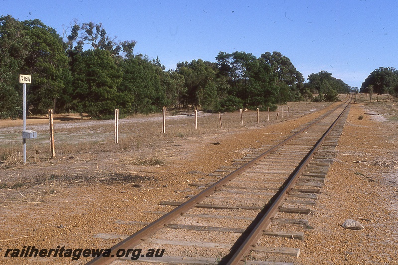 P19965
Straight section of track, station nameboard, row of posts, Holly, DK line
