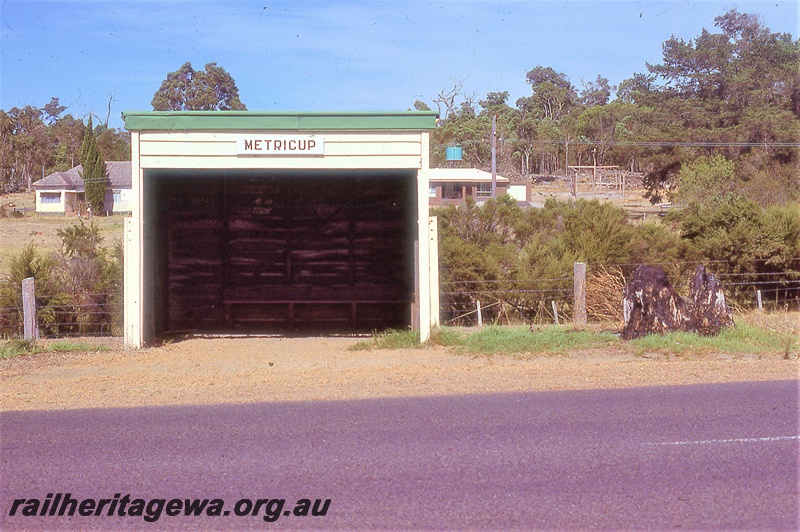 P19977
Shed, with nameboard, Metricup, BB line
