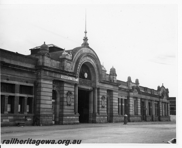P20012
Railway station fa�ade, Fremantle, street level view, closer than P20011, c1920 
