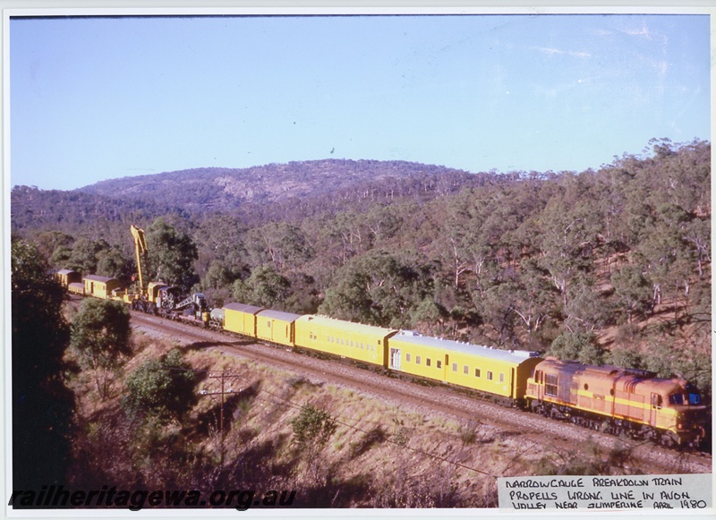 P20037
X class 1025 in the International Safety orange livery, propelling breakdown train which includes breakdown crans Nos 23 and 31 to Jumperkine including yellow cars, vans, mobile cranes, on wrong line - down main, Avon Valley line, side and end view
