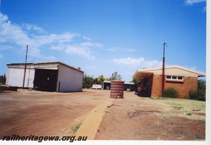 P20156
Abandoned railway station, station building, platform, goods shed, Meekatharra, NR line
