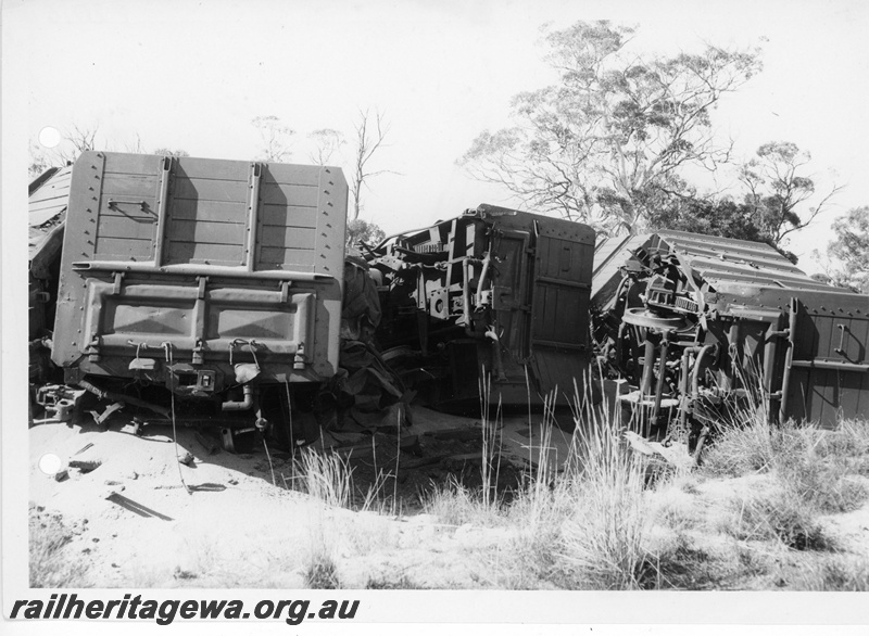 P20164
4 of 4 images of the derailed GH class wagons from No. 506 Goods between Calingiri and Piawaning, CM line
