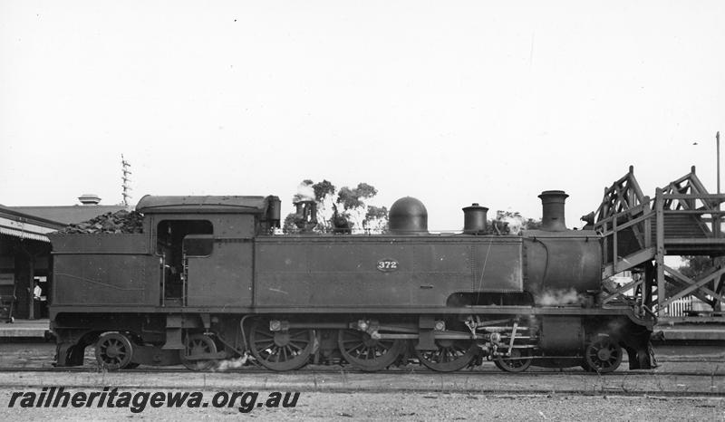 P20193
D class 372 4-6-4T, footbridge, Subiaco, ER line, side view
