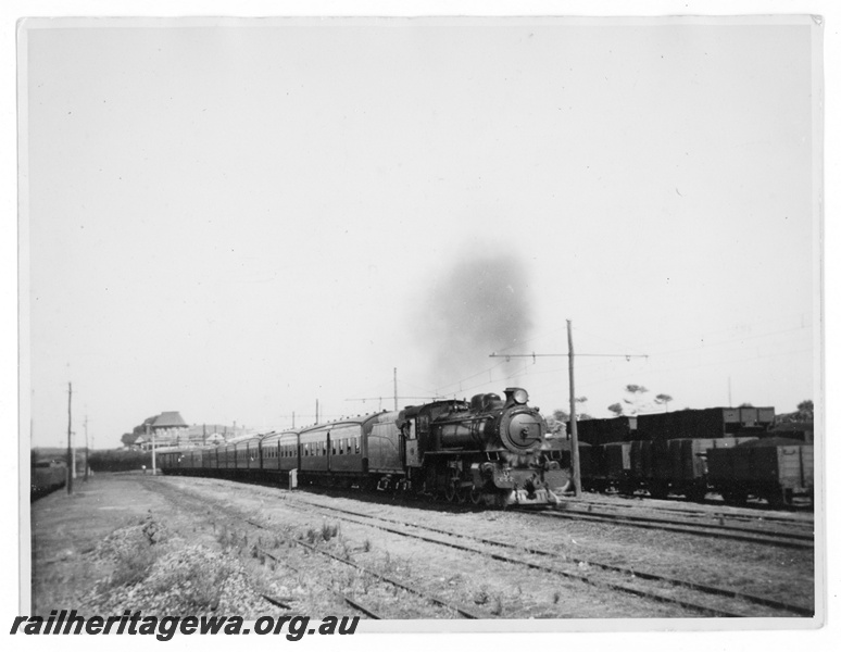 P20214
U class 653 on the down 