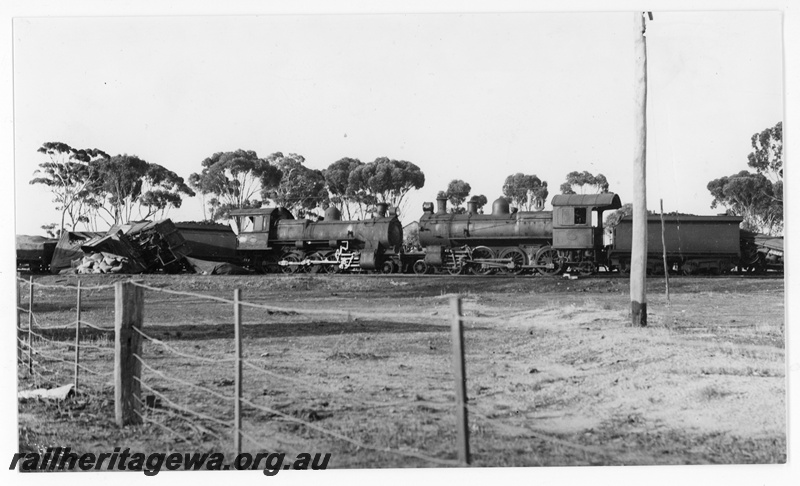 P20216
Scene of head-on collision, F class 279 loco on AKRU 147 goods train, ES class 354 loco on No 2 mixed train, derailed wagons, Mount Kokeby, GSR line, side view
