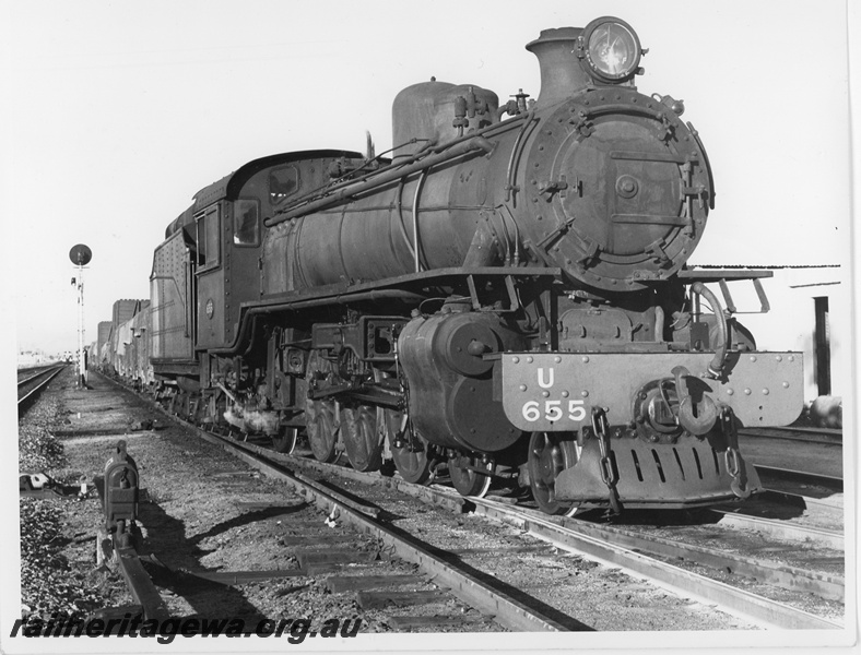 P20221
U class 655 On train in Bassendean yard, ADG class railcar in background about to pass by. ER line
