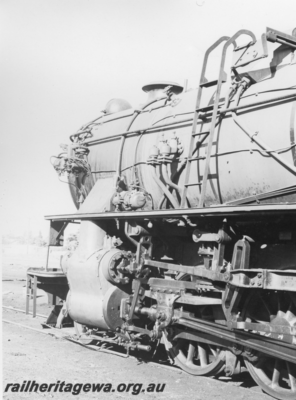 P20233
V class with hydrostatic lubricator experimentally mounted external to left side of smokebox. At East Perth locomotive depot, ER line

