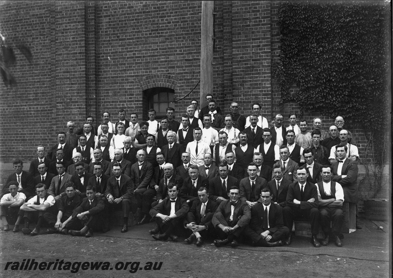 P20238
Midland Workshops Stores Branch personel, group photo

