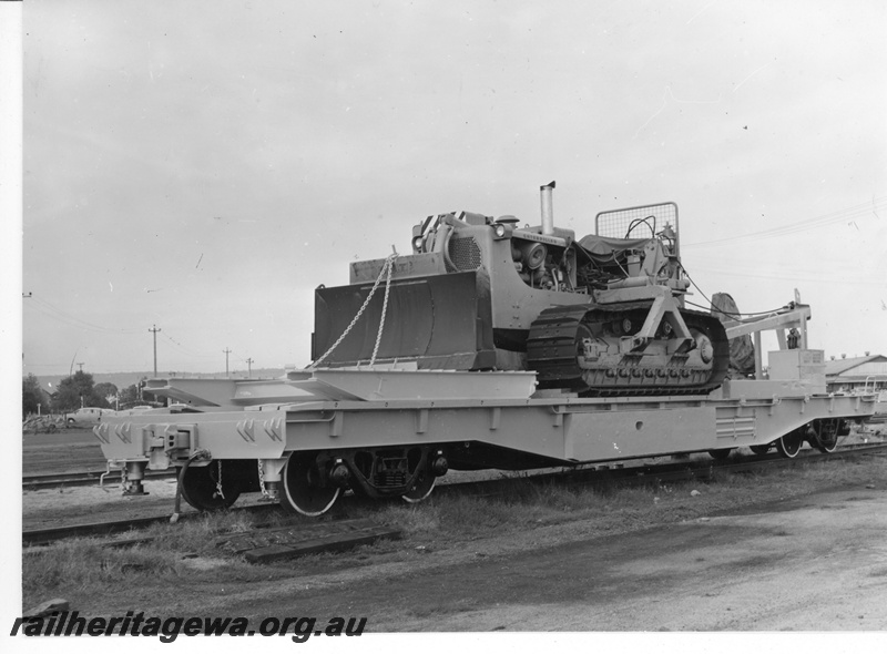 P20244
WSA class 30119  Wreckmaster, un-lttered and un-numbered.  Bulldozer on board, front and side view
