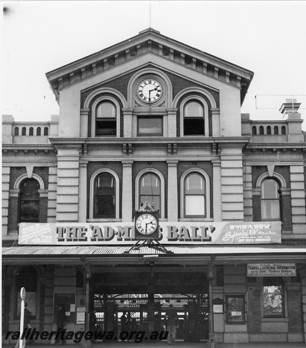 P20292
Perth Railway Station- Wellington Street view of entrance.
