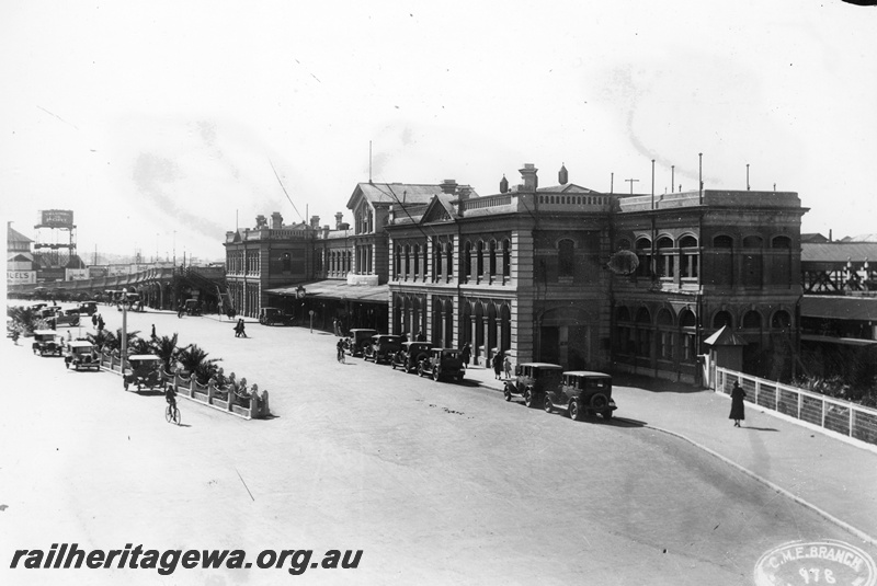 P20295
Perth Railway Station - this 1930 view taken from Wellington Street looking west  shows the Horseshoe bridge and vehicles parked outside the station.  ER line.
