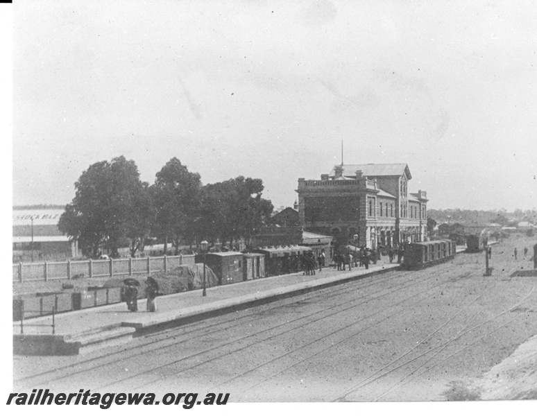 P20298
Perth Railway Station - view looking west. Show a train in main platform and train in Guildford dock.  The passenger shelter canopy has not been constructed.  ER line.
