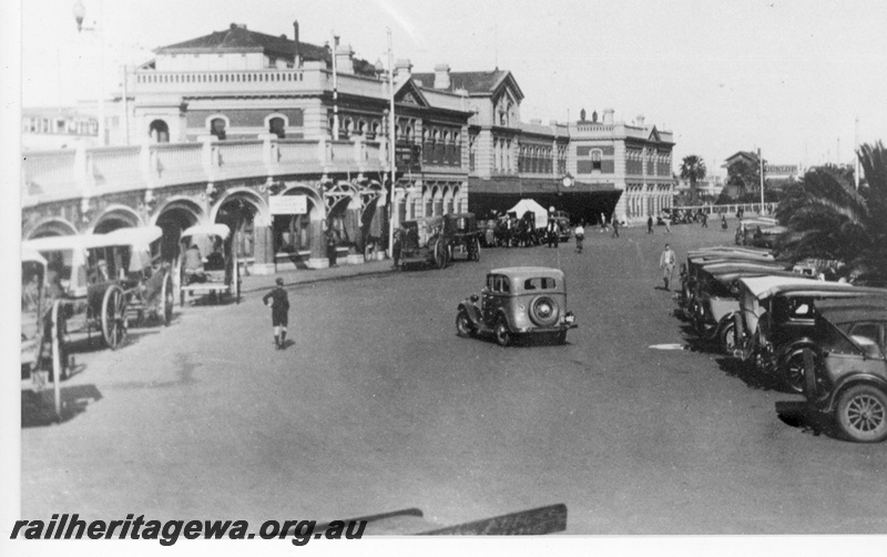 P20299
Perth Railway Station - view from Horseshoe Bridge looking east. Photo shows motor vehicles parked outside the station entrance and horse drawn delivery carts. ER line.
