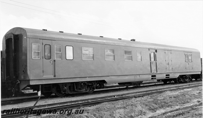 P20306
WBD class 852 standard gauge brake van with passenger accommodation, end and side view
